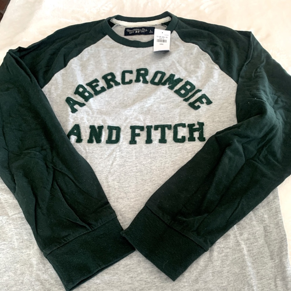 Abercrombie & Fitch long-sleeve men’s t-shirt